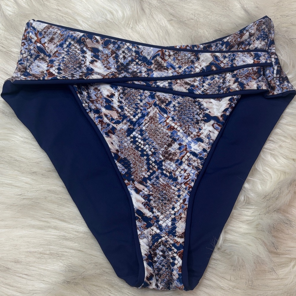 NWOT Becca  Swim Bottoms 
Blue and white and tan snake print